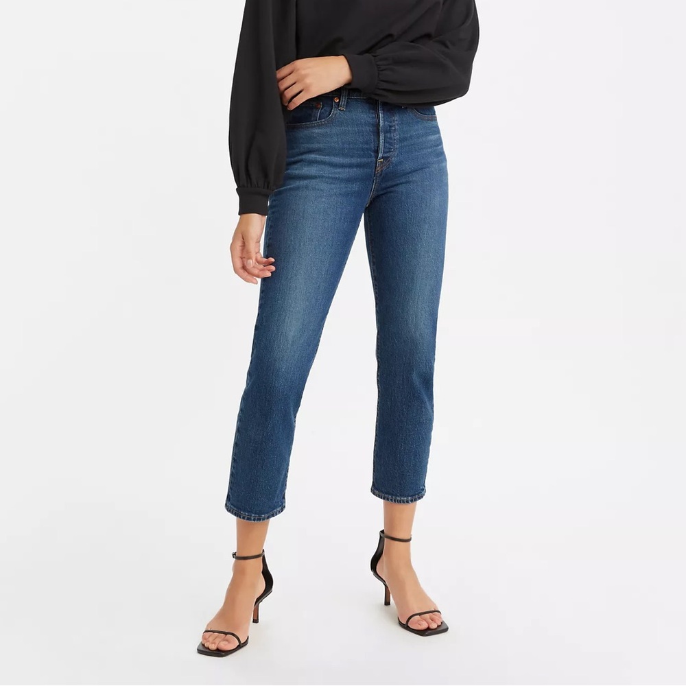 EUC Levi’s Wedgie Straight Jeans | Size 28 | Medium Wash Denim
